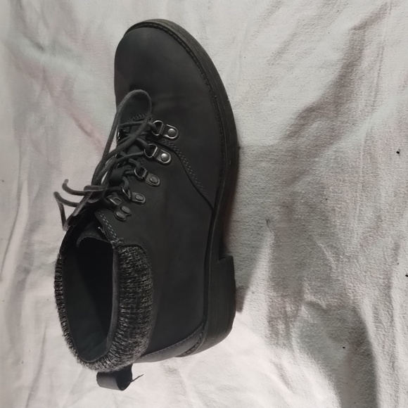 Woman's Boots Size: 7 Color: Black & Grey fabric Manufacturer: Rocket Dog - Picture 10 of 13